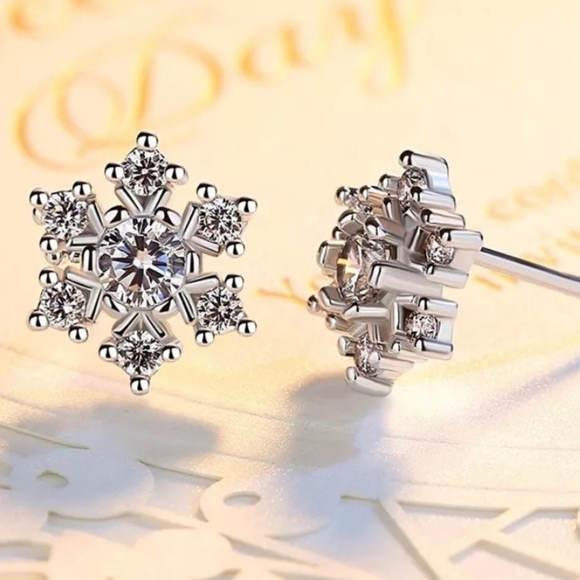 Sterling Silver CZ Snowflake Stud Earrings NEW - Picture 4 of 10